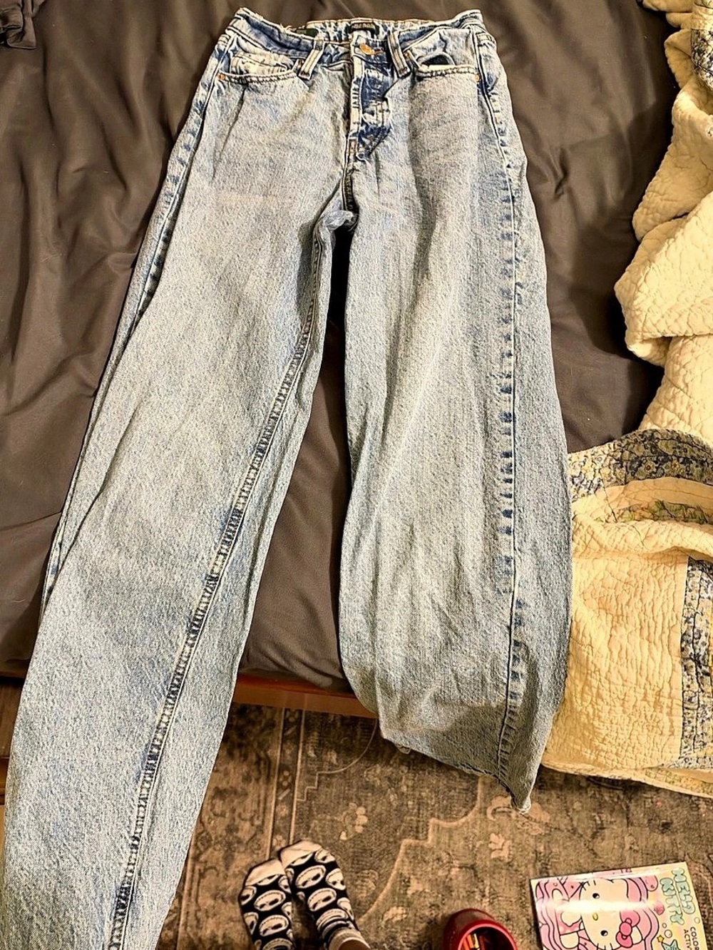 Wild Fable Super High-Rise Straight Jeans Straight Leg Jeans in Blue Size 0